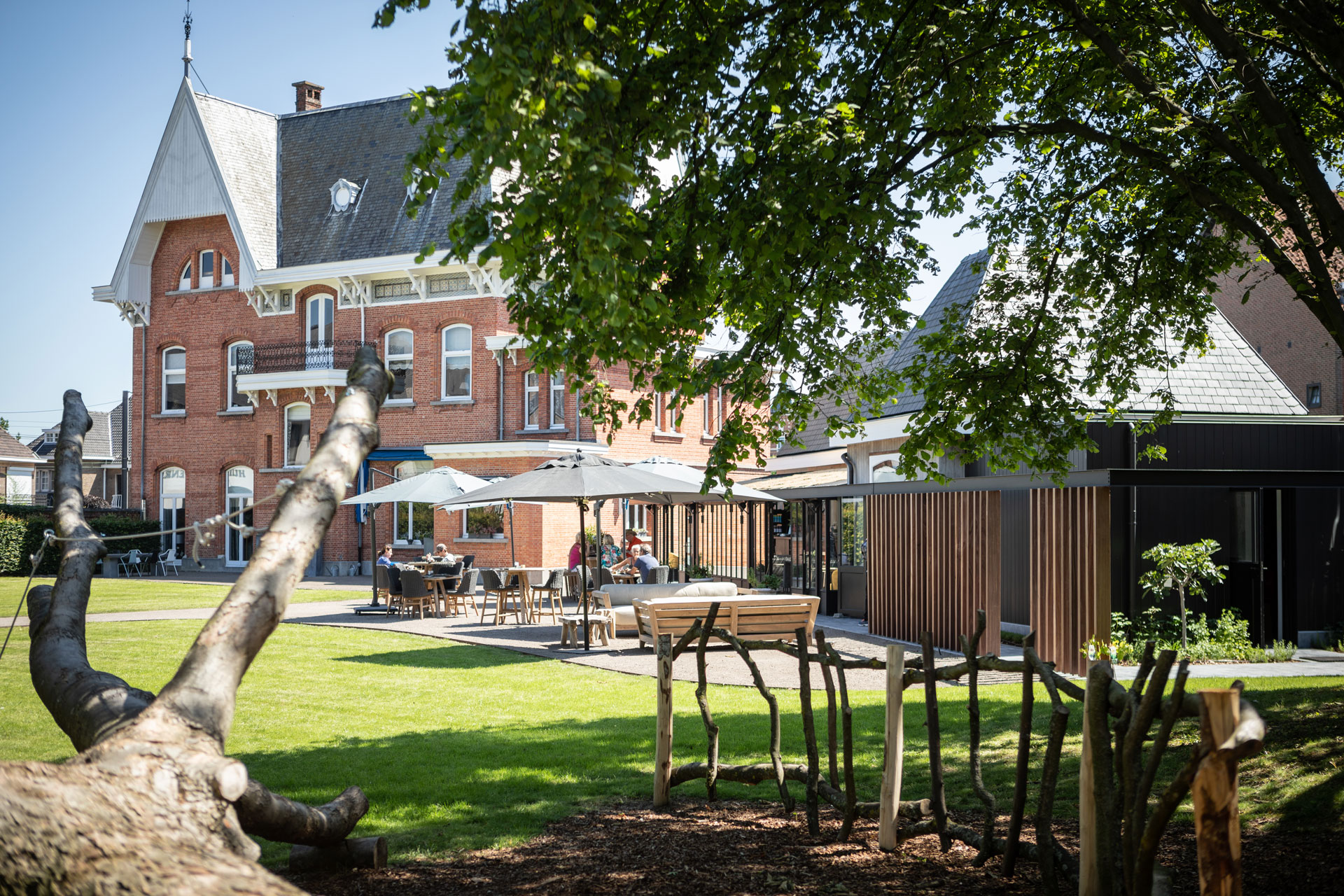 Café Het Bijhuis met terras